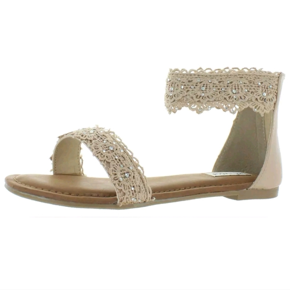 NWB "Not Rated" flat ankle sandals🩴